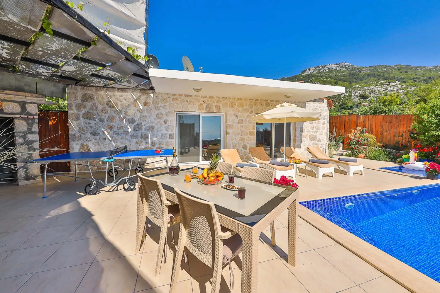 Petek Villa