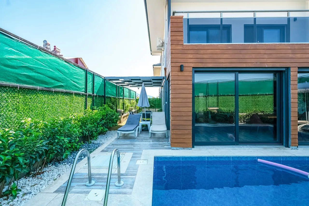 Kırmızı Villa
