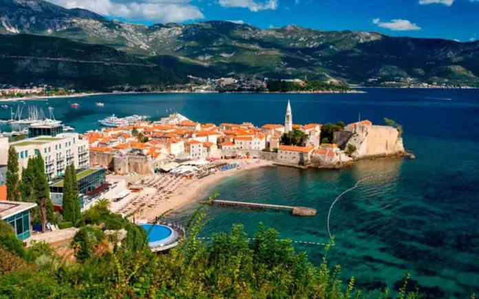 Karadağ'da Türkler'e Vize Serbestisi Askıya Alındı